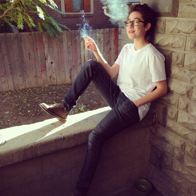 levitrousers's profile picture. no gods, no masters, only pizza.