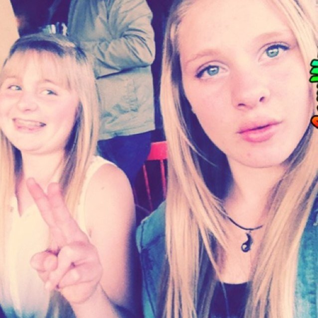 HI! I love hunger games. im australian im 13 and loves rainbows and unicorns
 you follow me ill follow you where ever you go! finnick&peeta stole my heart