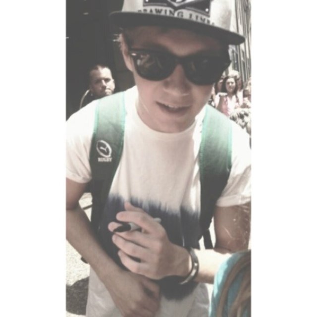 ★ Follow by Cody & Alli Simpson, James of Janoskians, Overload, Midnight red, Tal, Alban et Matthieu D. ♡∞