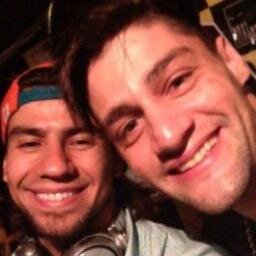 Tem dias que eu me considero a mulher mais sortuda do mundo, sabe por que? Por que eu tenho a vida inteira pra amar vocês @MUNHOZ_FRANGO @Mariano_MeM