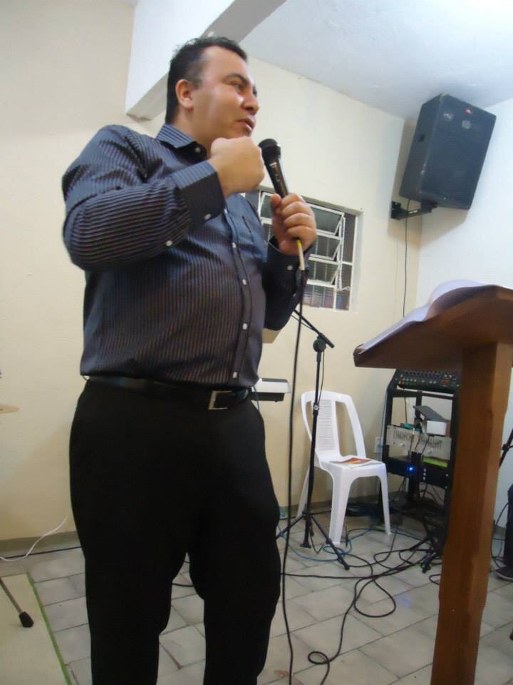 SOU PASTOR, CASADO, TENHO TRÊS FILHAS. AMO FALAR DE DEUS!