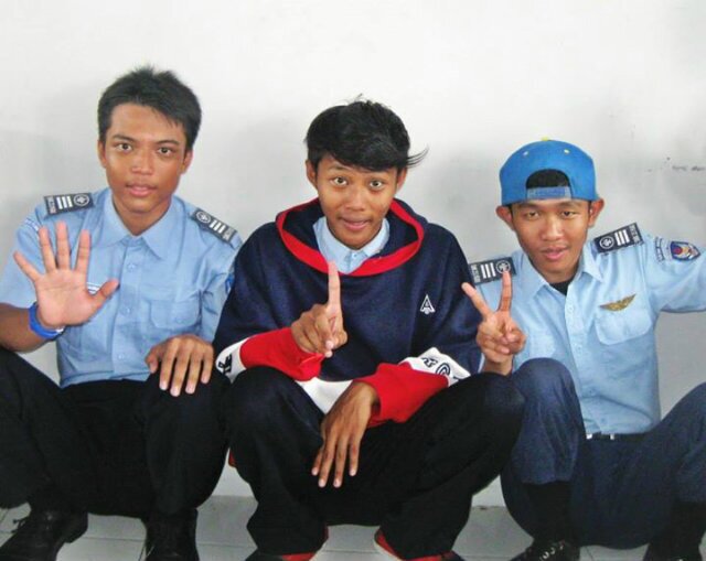 Hidup gua ya hidup gua . My life my rules, don't copy my style °°нɑɑ°нɑɑ°ºнaнaнa. :p
  Gitu aja ko repot ƪ‎​（^ヮ^）Ʃ
