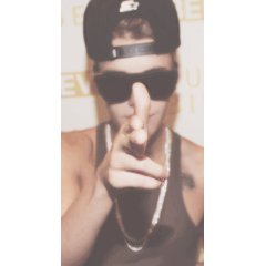 { beadles bieber 1d 5sos cyrus lloyd } @LittleCBeadles Followed me 28/04/2012 [04:09 PM]