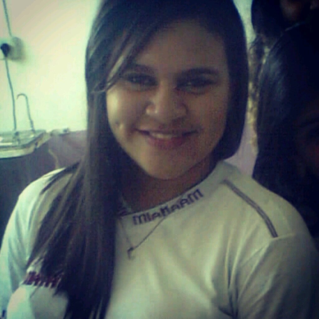 vivo com a cabeça na lua,e com musica no ouvido,sou chata,mt ciumenta,dramática &desligada *-*            WhatsApp:8755-8839    Instagram:@jessica_almiida