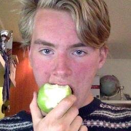 Stærri , sterkari , þyngri , flottari PS. Ég er í MH