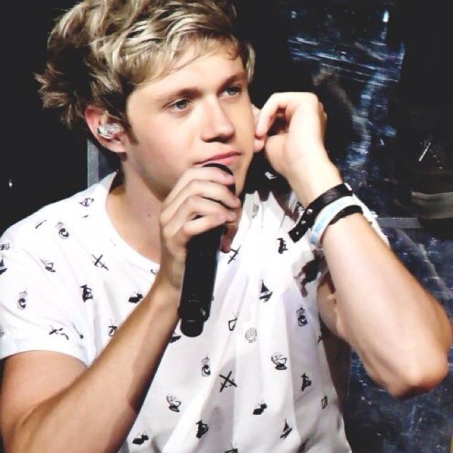 Follow @LittleHoranBird (: {i did in fact give you a free follow!}