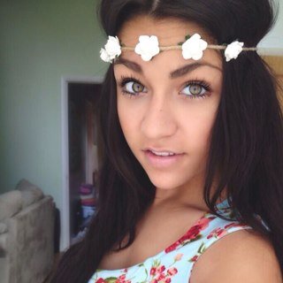 Aye its Andrea! Living each day to leave an impact... Also eating everything in sight. Single and looking. Lets cuddle (: