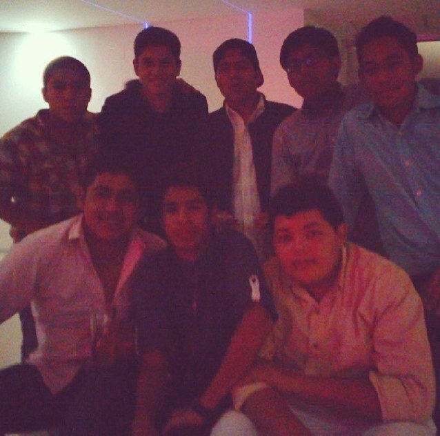 Toco un poco la bateria , tengo 15 años , solo sigueme.