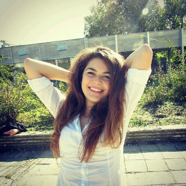 100% FOLLOW BACK! 
17, female.
Poor is the man whose pleasures depend on the permission of another.
