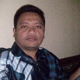 pria 30 tahun tinggal di kota Malang, owner dan founder bimbel P2C Malang