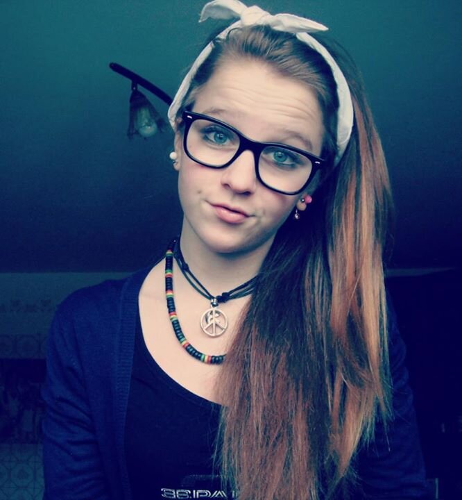 i'm seventeen,i'm italian.I love music,i play guitar,piano and i sing.i like play video games and football.ah,i have a one fake(gdr,play roles)