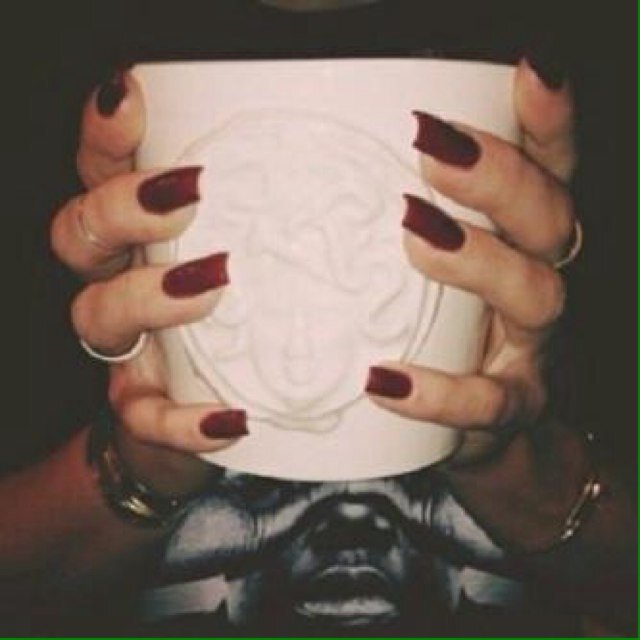 Opened my eyes in 12/11,Smile at the bitches who hate you. Haters??make me famous☃.