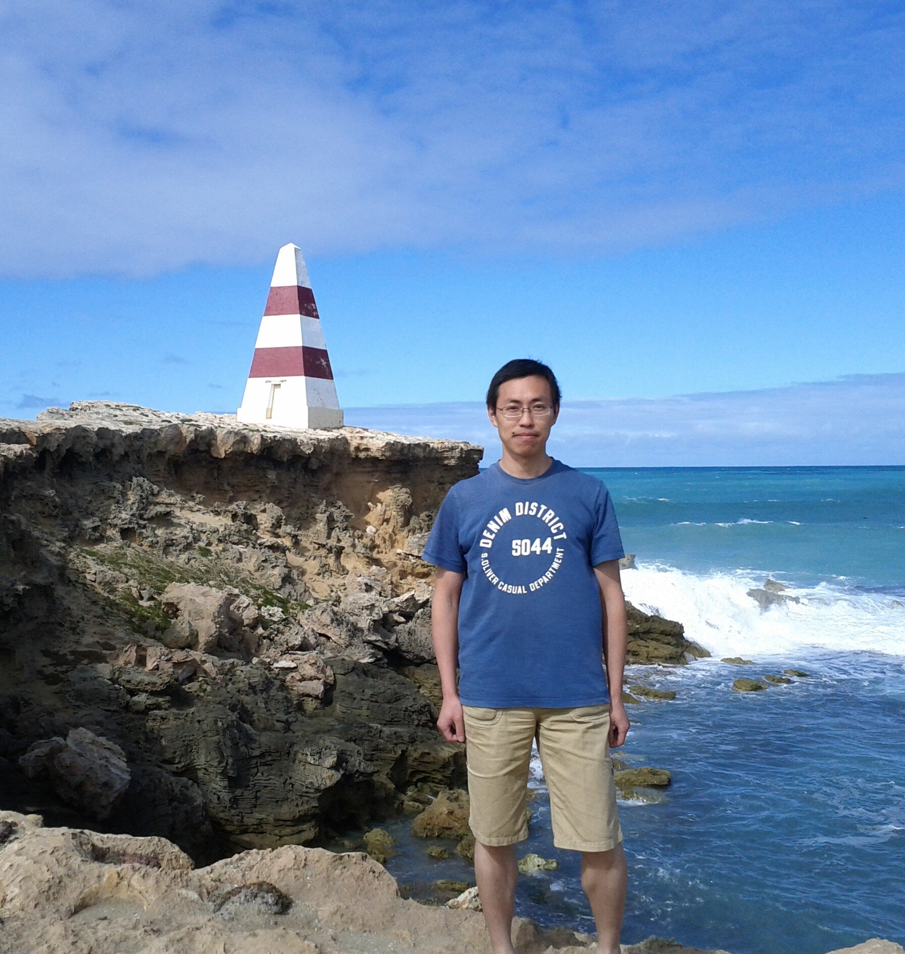 Life science researcher. Like astronomy and bird watching.