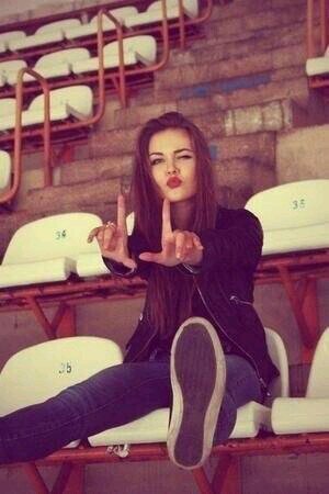 hello im french directioner    ..... liam louis niall zayn harry 3