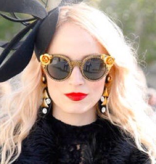 Fashion journalist,blogger,stylist. Follow me on Facebook https://t.co/0HEG4uRFb7 and you wil know what does blogger do every day.