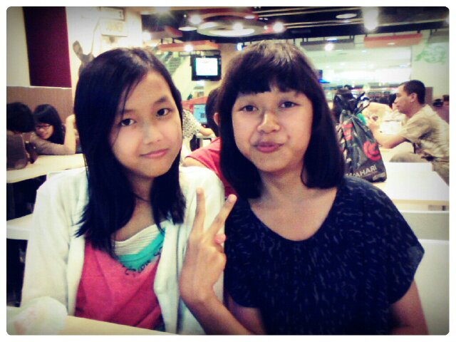 tikamucin's profile picture. dengar resapi camkan dan jangan berhenti, karena setiap pertanyaan perlahan datang menghampiri