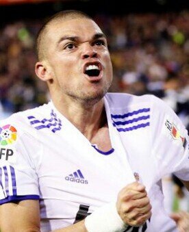 Chui bogoss askip. mais jai un gro cochi sa maire! Piss&Love Mes Frères. HALA MADRID