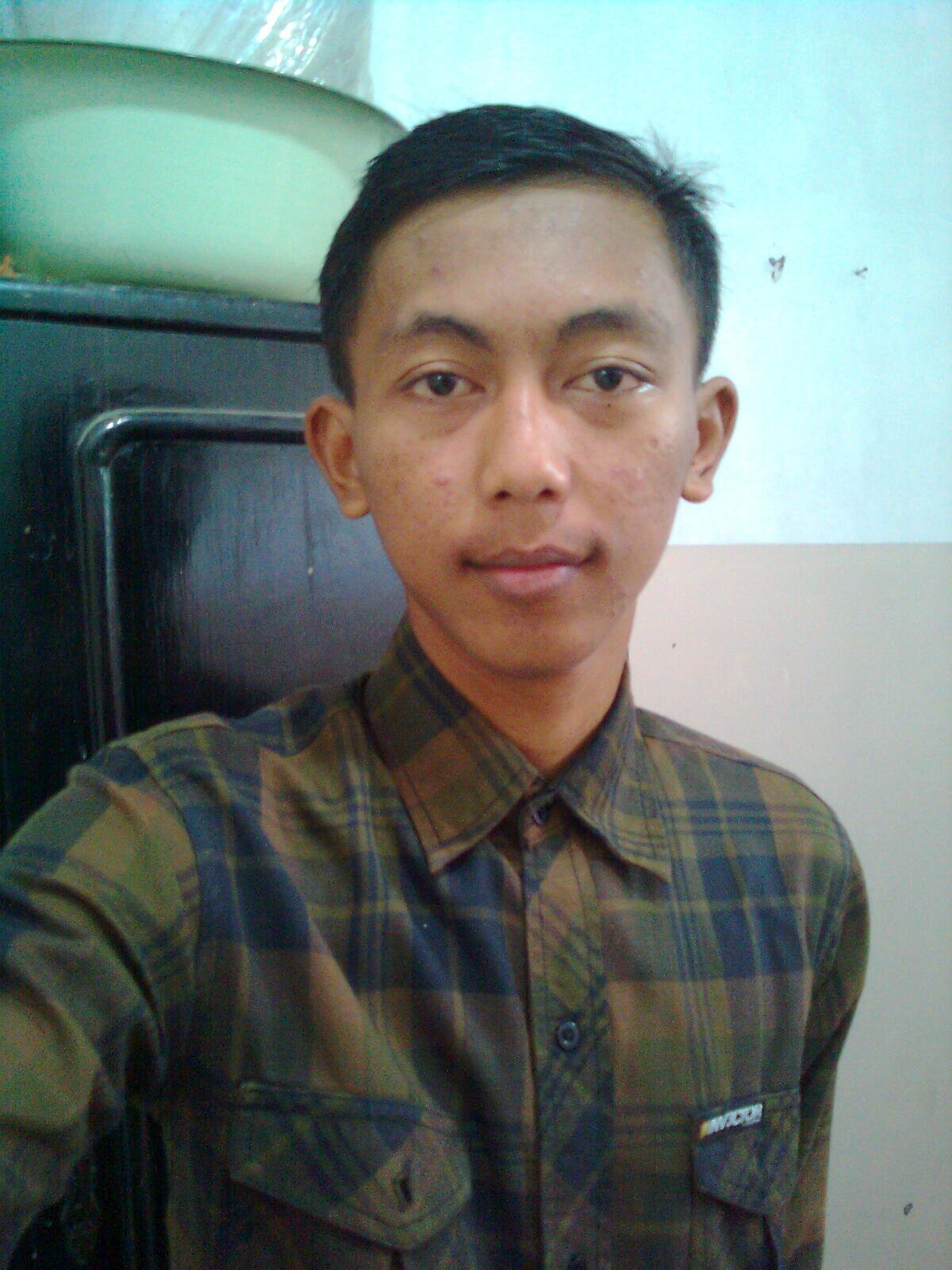 Brebes 14 maret 1995 || facebook: sharipin teguh || status: lajang :D