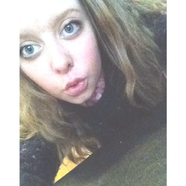 ♡ if i could hold you, i swear id never put you down ♡