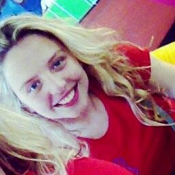 Algumas vezes é preciso silenciar... sair de cena.. e esperar que a sabedoria do tempo... termine o espetáculo...
                  Eternamente Coooolorada s2