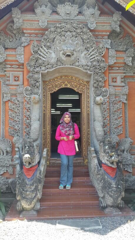 ArozshaEmilia's profile picture. 