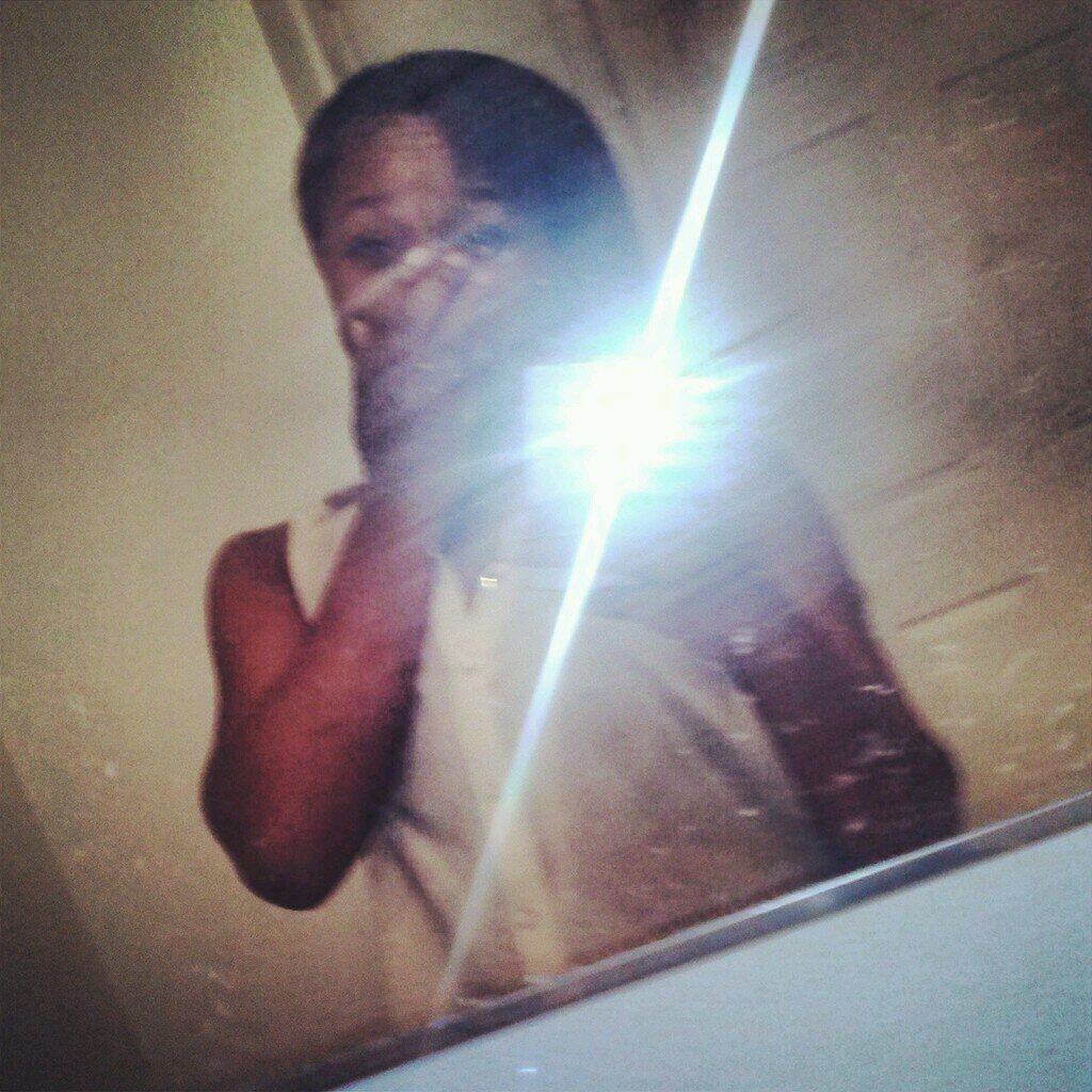 Carry YourSelf Like A Queen & You'll Attract A King Carry YourSelf Like AHoe & We'll See How Far You'll Go & Hit That BlueButton AndSee WhoGlow ♡*^▁^*