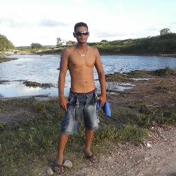 eu sou alegre e muito amigo e companheiro.....