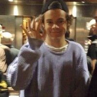 harry styles on X I love being Harry s lilac sweater bc I don t really have any competition like he has no new clothes perksofbeingalilacsweater X