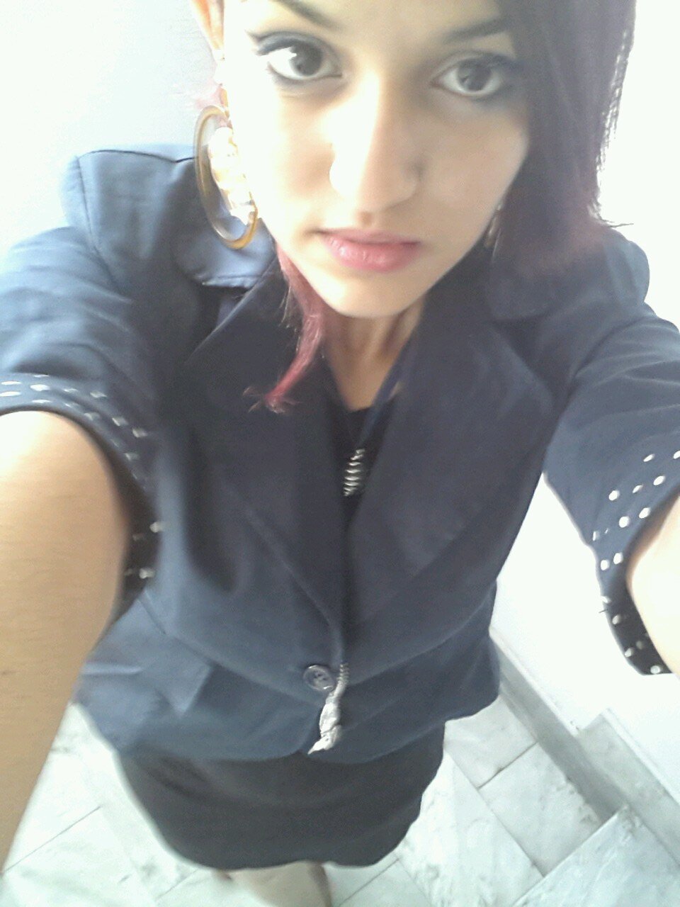 Hi Guys! Follow me if you want :)  YAY!!