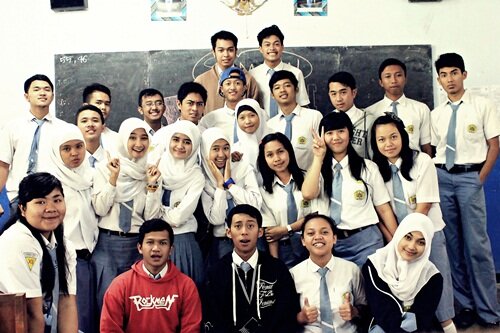 Banyak macam sifat yang barada dalam kelas ini, yang menyatu untuk menjadi satu sifat, sifat Kebersamaan
