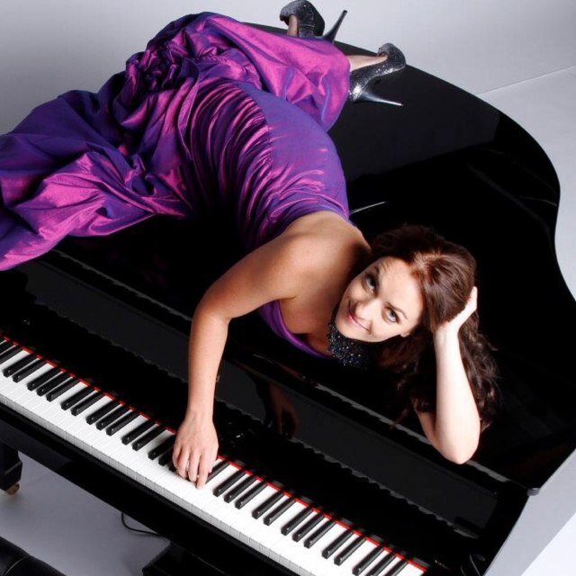Not only a passionate performer-an ambassador for the arts, Yana believes in transforming lives through her music and talks.
