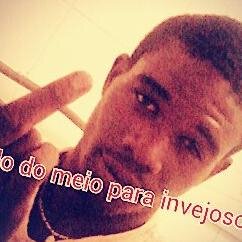 gosto das coisas boas na vida sexo ,festa,bebida e mulheres detesto ser falso e detesto pessoas falsas gosto de musica e deixo q deus me leve ao bm caminho