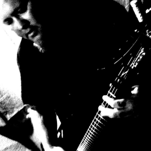 single dad of one julian my love of life ARTIST,GUITAR PLAYER :)