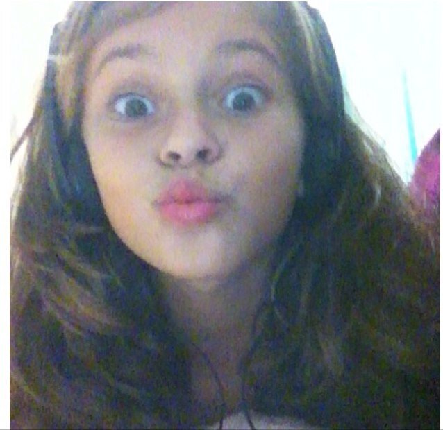 Sou legal, sou amiga, sou divertida e amo comer doces adorooo e amoooo e sempre vou amar a KATY PERRY sou chocolatra e divertida bjs