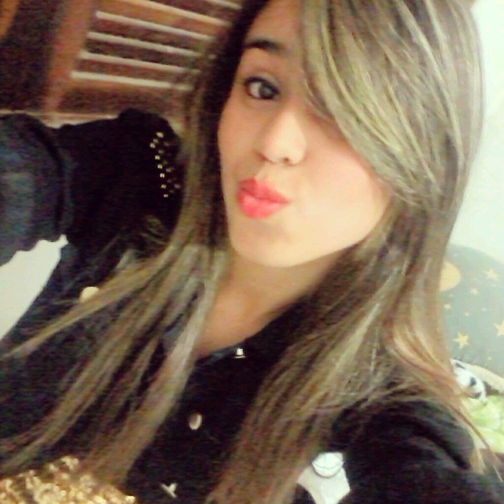 fã do @BONDEDASTRONDA ! ama o @diegothug & o @LeoSchulzWOW de paixão .Esse é minha vida, essa é minha voz, essa é minha glória♪