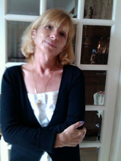 @Jesuis1Teller de la @Saga_LAPORTE ,mes enfants,mon amoureux,mon bb york ,la musique,les livres et lui,eric clapton...