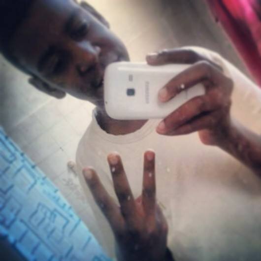 Vivendo eu aprendi que sem Deus eu nada sou! Tem coisas na vida que a gente só aprende vivendo... E assim eu sigo o meu caminho