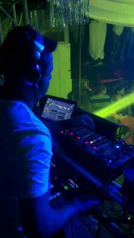 Dj de musica electronik house & tech house movil 04244424613 pin:216D9D75.  Hab 0241-8385819