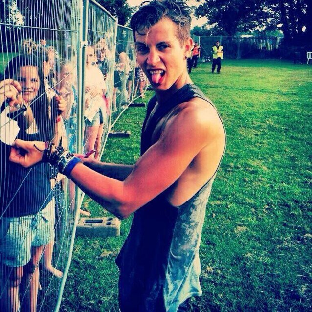 I love the vamps. They are my life. And I'm also a pro·fes·sion·al fangirl.