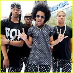 Just speaks whats on my mind. Does S/O and #TeamFollowBack. #TeamMindless #RayRay all day :).