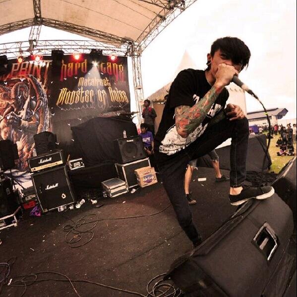I'm DESTROYER •|• I'm hate GARLIC •|• My genre is HARDCORE, ROCK, INDIE, & METAL •|• Say no to R̶̲̅E̶̲̅G̶̲̅G̶̲̅A̶̲̅E̶̲̅ •|• #fist •|•  Jesus Bless You ^(˘ʃƪ˘)^