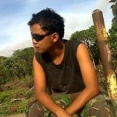 Hatimu ternyata tak seindah paras
wajah mu yang cantik dan mempesona
itu
Hanya kiasan belaka hanya topeng
belaka Cuma fiktif bikin sakit karena
busyiiitt