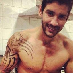 Oi sou um amendoim e amo o Gusttavo -.- tchau