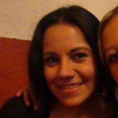 Yo no vivo, yo ardo, 
yo no lloro, yo lluevo, 
yo no escribo, yo destilo. 

Y así todo todo el tiempo.
 
(María José Martín de la Hoz)