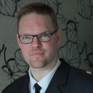 Pelastusylitarkastaja @Sisaministerio. HTM. Ajattelen, että verkostotyöllä päästään vaikuttavampaan lopputulokseen. Vaikutan yksilöiden turvallisuuteen.
