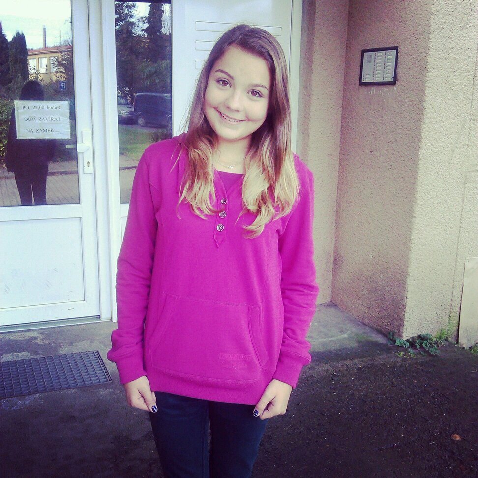 *I am from Czech Republic and I love *JUSTIN BIEBER* and shopping ♥ Follow me and I follow you back :)* PS: All around the world..I am BELIEBER! :*