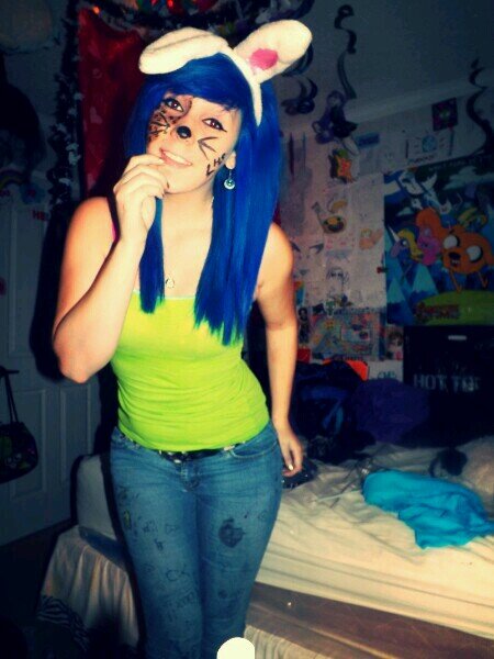 Brianna. 17. Senior. Anime. Cats. Bands. @olobersyko #purdygirl #onedirectioninfection