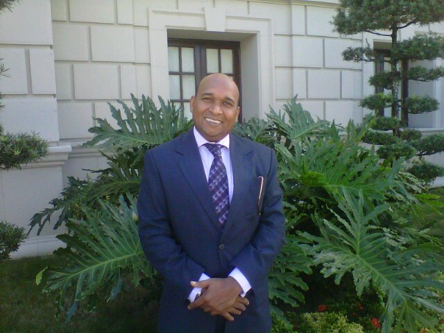 ivanphk's profile picture. Lic. en Comunicacion Social y en Derecho, director de las Emisoras de Telemicro en S.P.M., presidente de Oradores de las Americas y FUNLIBRO