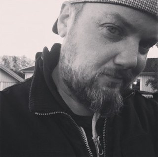 jobbar med personer som har funktionsnedsättning!! Skriver blogg för att få ut onödig information och ilska!! älskar är provocera och diskutera!