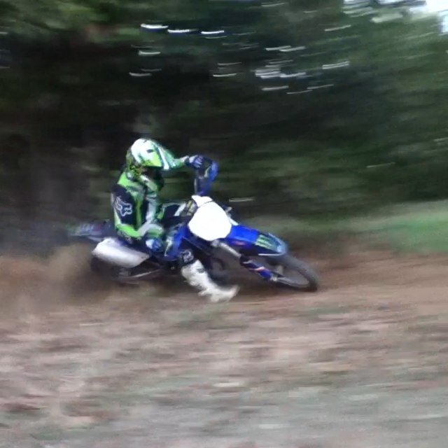 Pour tous les passionner de motocross je lai acueille avec plaisir